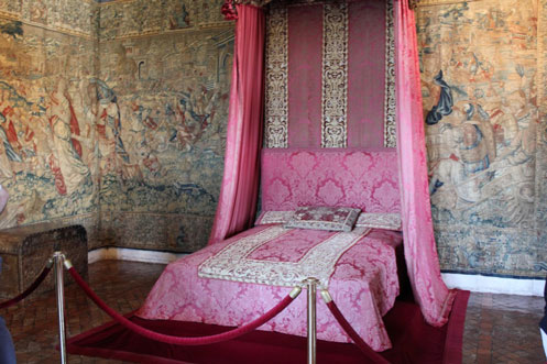 queens-bedroom