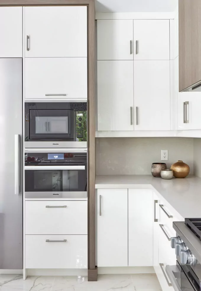 Bayview Hill Kitchen White Lacquer Cabinet Design
